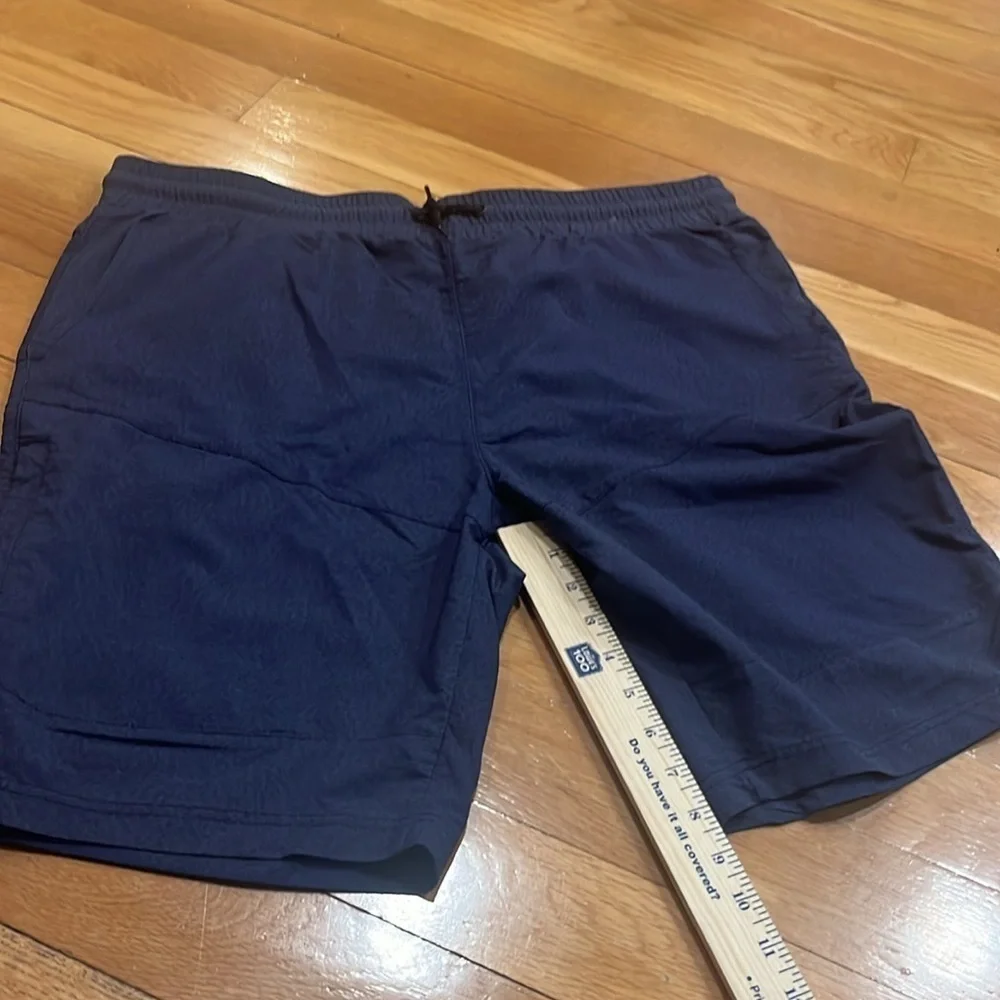 Hollywood the jean people men shorts size XXL.